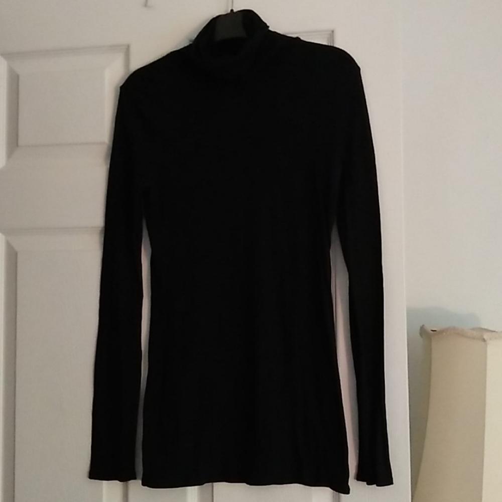 MEDIUM Mossimo Black Turtleneck Long sleeve Tee